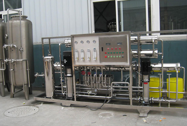 Equipment for water production in the optoelectronic industry