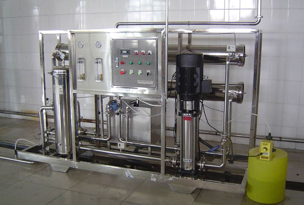 Equipment for water production in the food and beverage industry