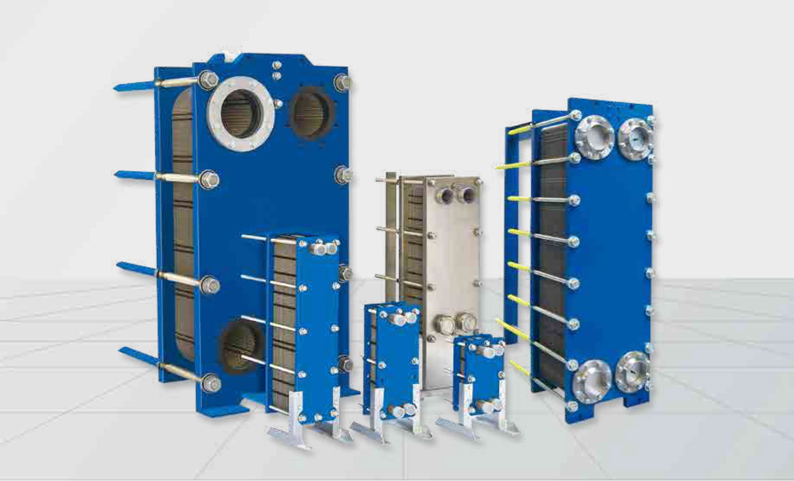 Half welded plate heat exchangers